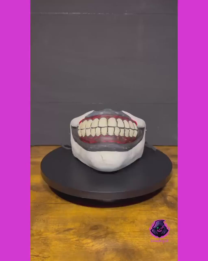 Twisty-inspired clown mask product showcase